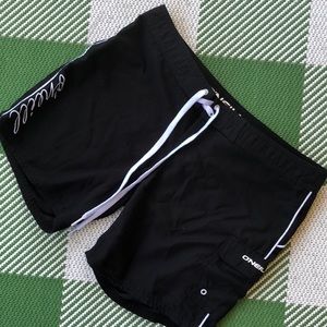 O’NEILL black board shorts w/ snap and tie closur
